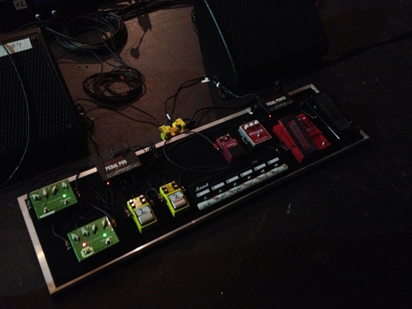 Satriani-pedal-board.jpg